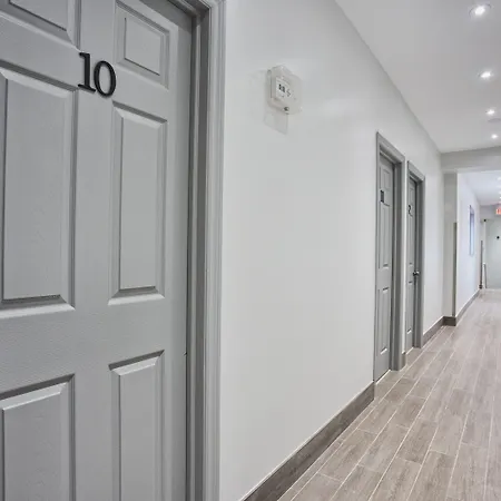 Toronto Rooms And Suites-2